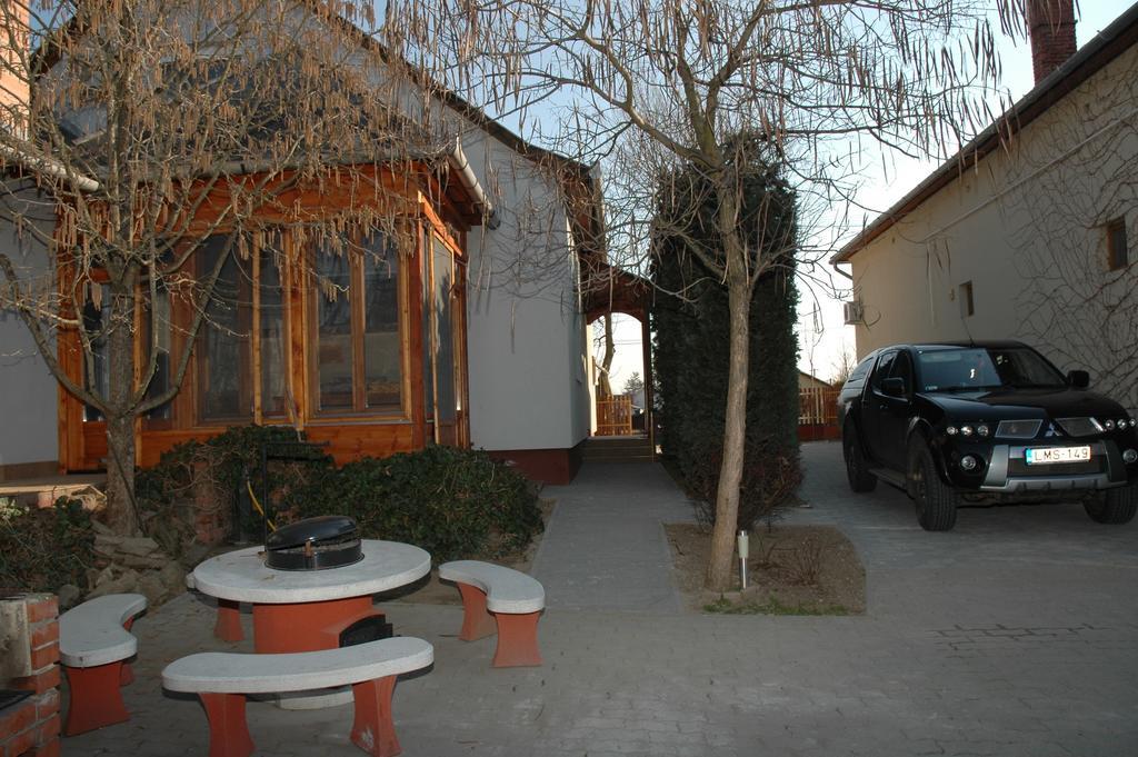 Tisza-Kert Vendégház -Tisza-Kert Vendégház II Tiszafüred Extérieur photo